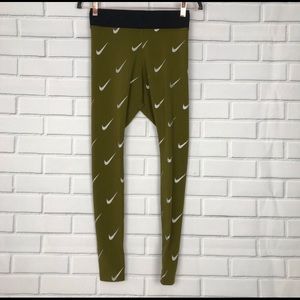 NEW Nike All-Over Print Leggings